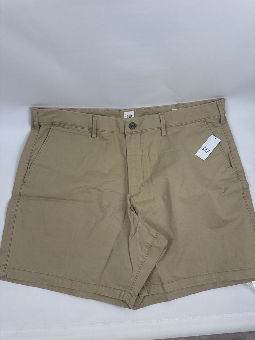 GAP Men's Tan Flat-Front Chino Shorts B131
